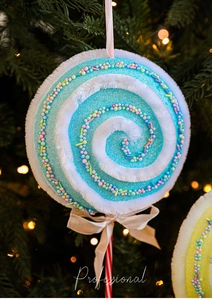 Gros plan d'une sucette de Noël bleue et blanche avec paillettes et nœud satiné