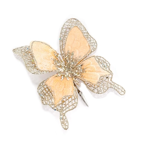 Barrette papillon évidée exquise avec ailes en tissu beige et ornements de perles
