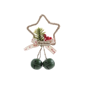 Stella di Natale rustica con campane in metallo verde, bacche rosse e scritta Merry Christmas