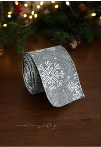 Nastro natalizio argento con fiocchi di neve glitterati per regali e decorazioni