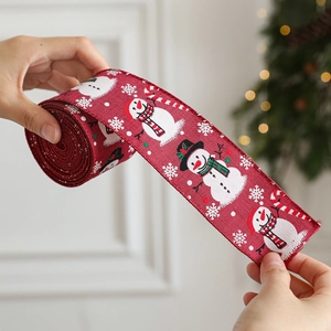 Rood kerstlint van jute met sneeuwpoppen en zuurstokken voor cadeauverpakkingen