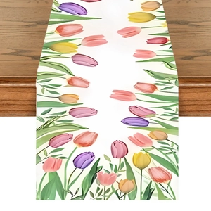 Détail de l'imprimé tulipes colorées sur un chemin de table blanc en lin et polyester