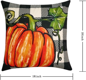 Détail de la housse de coussin citrouille 45x45 cm avec motif à carreaux noir et blanc