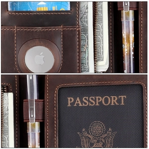 Vue détaillée du protège-passeport en cuir avec fente AirTag et compartiments cartes