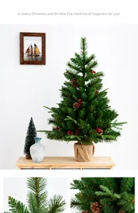 Détail d'un sapin de Noël en PE de 1,5m avec pommes de pin, baies et base en toile