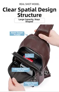 Vue détaillée du rangement intérieur multicouche d'un sac bandoulière en cuir marron