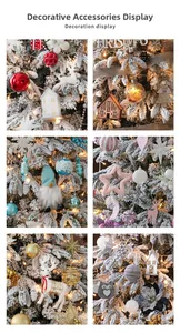 Detailaufnahme der Festdekoration mit weißen Häusern und Rentieren auf einem Schneebaum