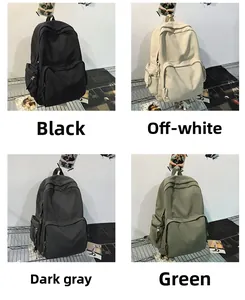 Collage minimalistischer Rucksäcke in Schwarz, Cremeweiß, Dunkelgrau und grünen Farben