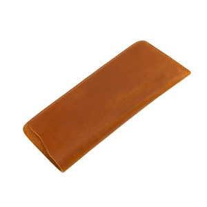 Detailed view of brown crazy horse leather sunglasses pouch with fine stitching