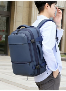 Détail latéral du sac à dos business bleu foncé avec boucles et poignée latérale