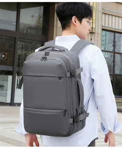 Vue détaillée du sac à dos business gris foncé avec poignée latérale et tissu imperméable