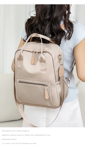 Detailansicht des beige wasserdichten Nylon-Rucksacks mit Doppelgriffen und verstellbaren Gurten