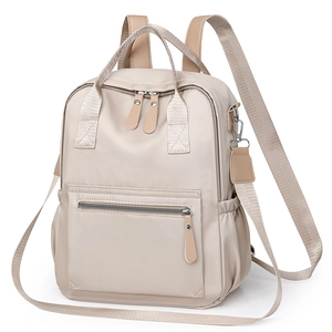 Minimalistischer beiger Nylon Rucksack für Damen mit multifunktionalen Gurten