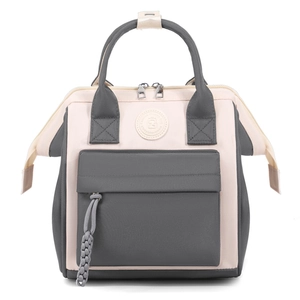 Mochila para mamá impermeable y ligera en beige y gris con asas superiores dobles