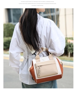 Bolso cambiador tricolor elegante con correa ajustable y bolsillo con cremallera exterior