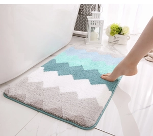 Détail d'un tapis de bain moelleux à motifs zig-zag avec absorption d'eau supérieure