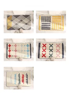 Collection détaillée de tapis de bain absorbants antidérapants aux motifs variés