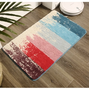 Détail d'un tapis de sol floqué à rayures colorées avec des bords cousus de qualité