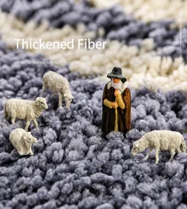 Gros plan d'un tapis de bain en microfibre épaisse avec fibres grises douces