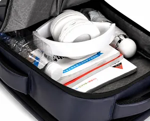 Ampio scomparto principale dello zaino Oxford blu navy con fodera interna a nido d'ape