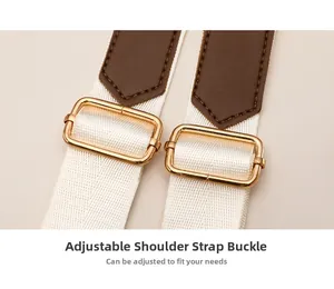 Détail de la sangle tissée blanc cassé réglable avec cuir brun et boucle dorée