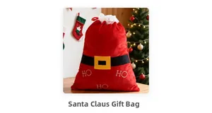 Détail d'un sac cadeau de Noël en velours rouge avec ceinture et inscription Ho Ho Ho