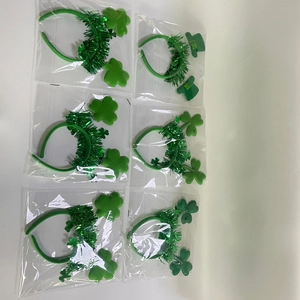 Lot de six serre-têtes de la Saint-Patrick avec trèfles sous emballage transparent