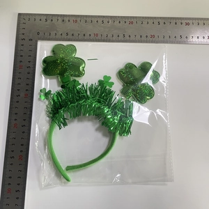 Mesure détaillée du serre-tête Saint-Patrick avec trèfles verts pailletés et décorations
