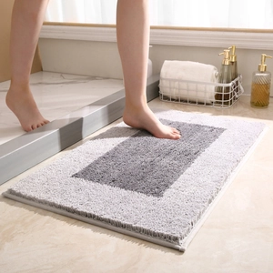 Alfombrilla de baño rectangular gris suave con absorción de agua y antideslizante