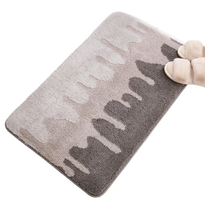 Tappetino da bagno soffice con motivo a onde beige sfumato e morbide ciabatte