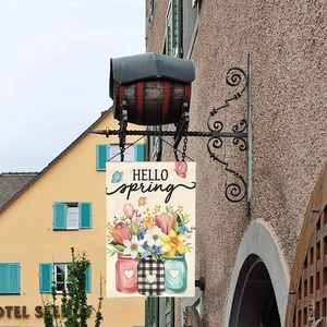 Détail du drapeau de jardin Hello Spring avec bocaux de fleurs sur support en fer