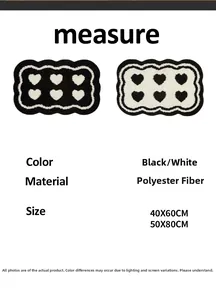 Details van de badmat met hartpatroon van polyester met antislip achterkant