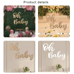 Détail de lettres décoratives Oh Baby en bois doré et blanc pour la décoration