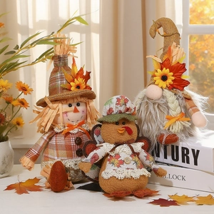 Figurines de gnome et d'épouvantail de Thanksgiving aux couleurs chaudes d'automne