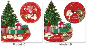 Détail de tapis de sapin de Noël rouges avec Père Noël, rennes et flocons de neige