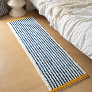 Tappeto scendiletto in peluche a righe blu e bianche con bordi gialli vivaci