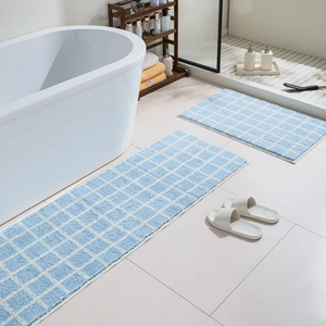 Absorbent blue checkered bathroom mat set for bathtub area with non-slip backing