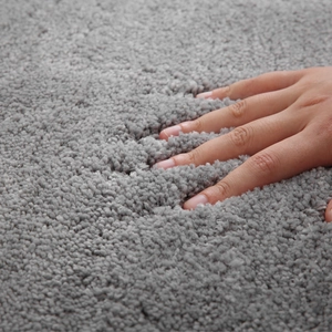 Thick non-slip gray plush bathroom mat with high-density soft absorbent pile