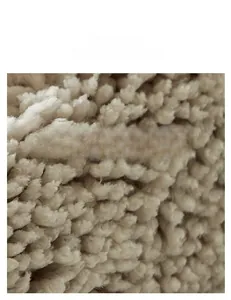Detail of high-density 1900g/m² thick plush checkered bathroom mat in creamy white