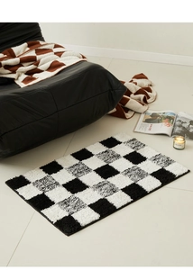 Close-up of the plush checkered bath mat texture with thick high-density fiber piles