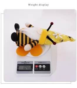 Detailed weight display showing the 104.6g striped bee gnome plush doll on a digital scale
