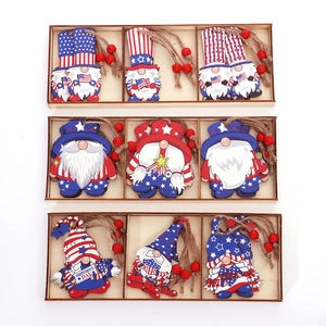 Set di gnomi decorativi in legno per l'Independence Day con design a bandiera americana