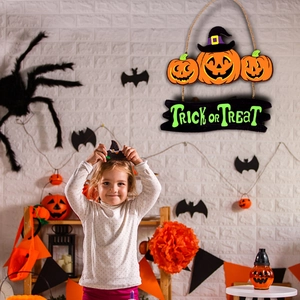 Targa per porta di Halloween in legno con zucche cappello da mago e decorazione