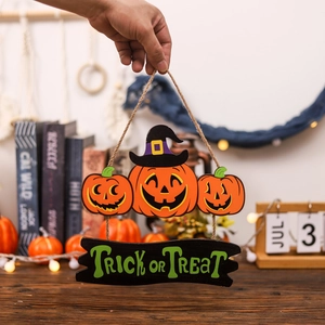 Targa porta in legno per Halloween con zucca, cappello da strega e scritta Trick or Treat