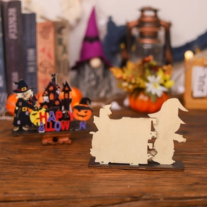 Handgefertigte Halloween-Tischdeko aus Holz mit Hexe Kürbis und Schlossfiguren