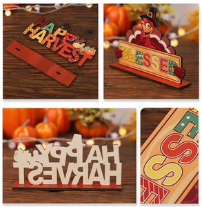 Dettaglio decorazione in legno del Ringraziamento con tacchino e testo Happy Harvest