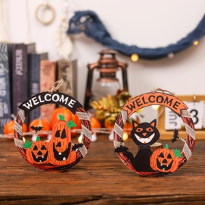 Insegne di benvenuto Halloween con zucca e gatto nero su un tavolo di legno