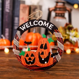 Targa porta Halloween tonda in legno con zucche, pipistrelli e scritta Welcome bianca