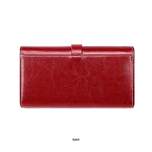 Vue arrière du portefeuille en cuir rouge avec protection RFID et surpiqûres blanches