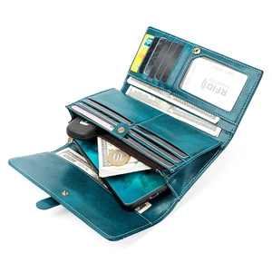 Vue détaillée du portefeuille bleu paon avec protection RFID et fentes pour cartes
